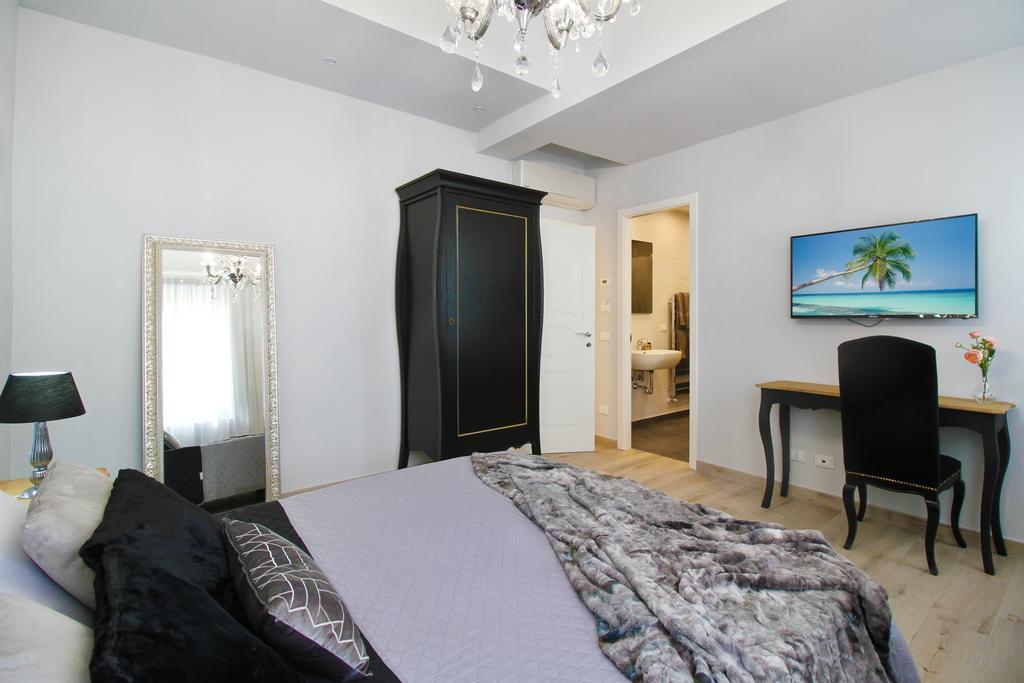 Casa de hóspedes In Chic - No Ztl - Free Parking - Old At 10min By Walk 3*